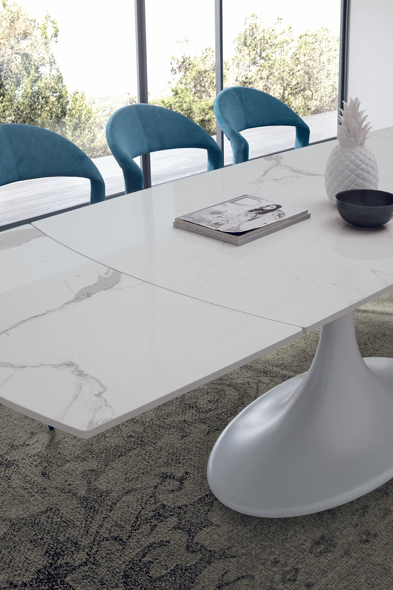 Goblet 160 Extendable Swivel Botticella Table
